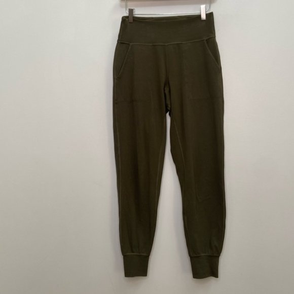 ❗️SOLD❗️2020 Lululemon Olive Green Align Jogger 28"  Size 6 - Picture 4 of 9